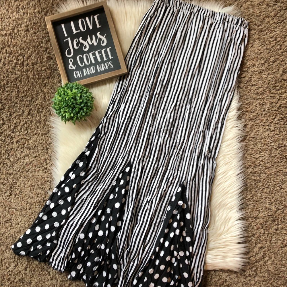 📍SOLD📍Design Today Skirt